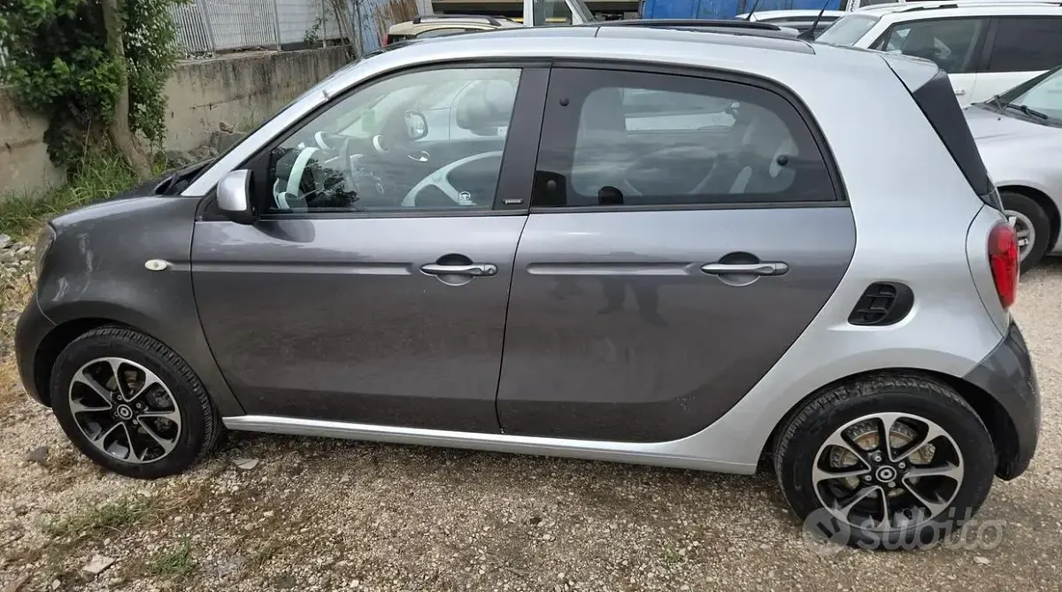 Usata Smart ForFour Passion 71 CV (52 kW) 2015 Grigio Utilitaria