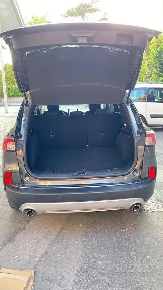 Usata Ford Kuga 120 CV (88 kW) 2021 Grigio SUV