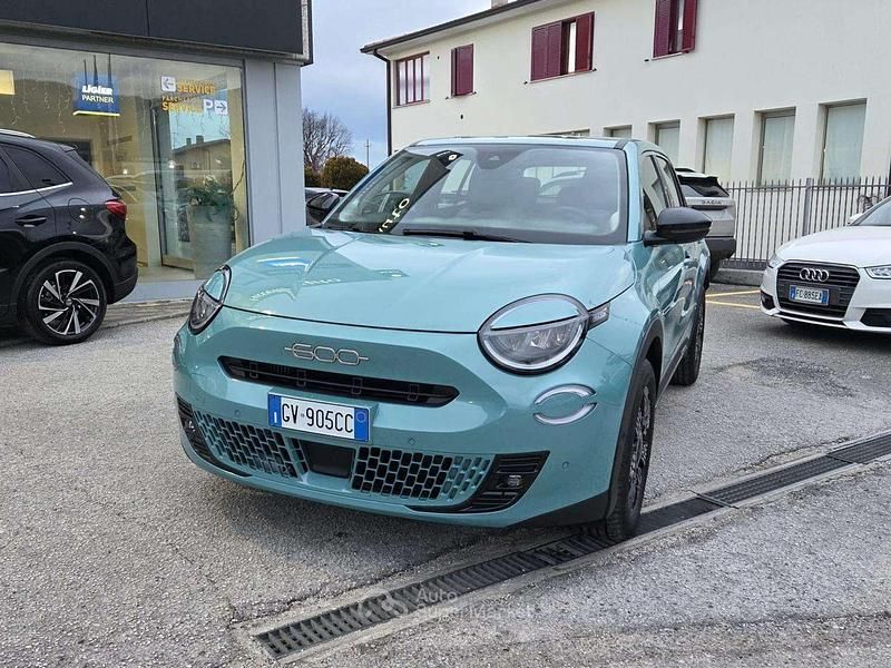 Usata Fiat 600 La Prima 101 CV (74 kW) 2024 Blu/azzurro SUV