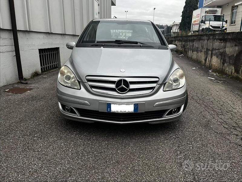 Usata Mercedes B200 140 CV (102 kW) 2006 Grigio Monovolume