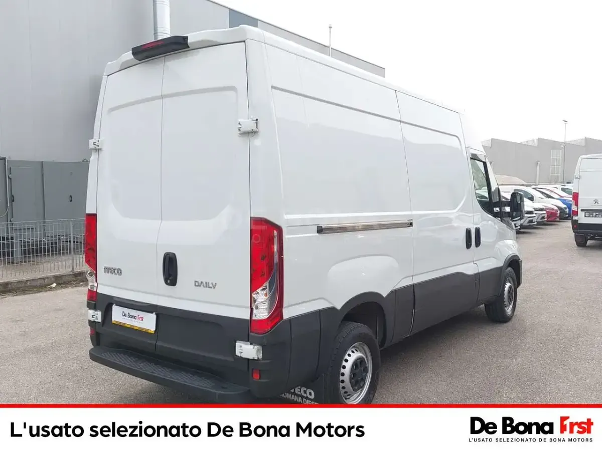 Usata Iveco Daily 116 CV (85 kW) 2021 Bianco Furgone