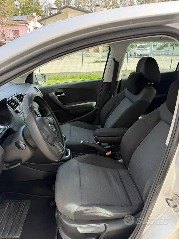 Usata VW Polo 69 CV (50 kW) 2011 Grigio Utilitaria