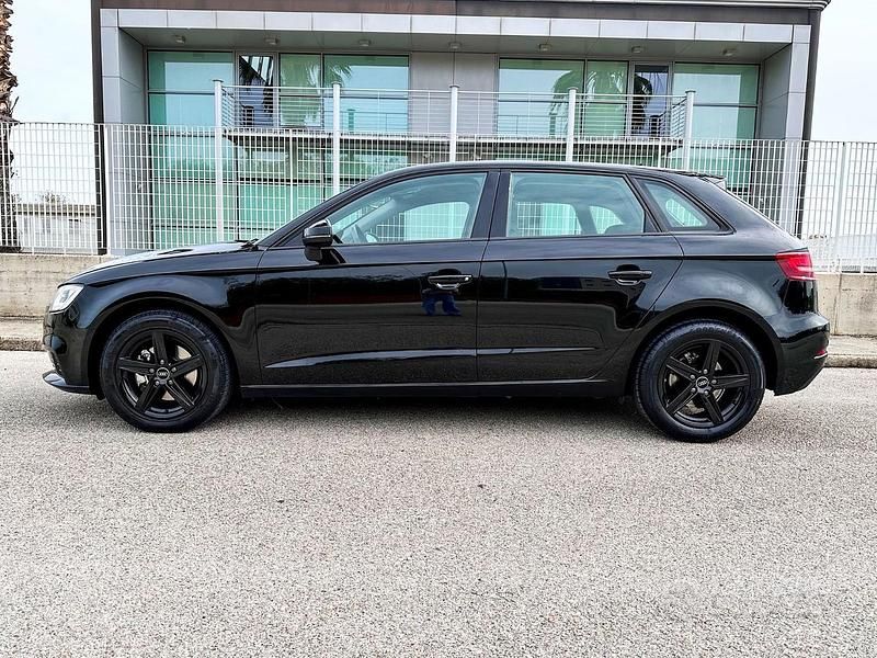 Begagnad Audi A3 116 HK (85 kW) 2019 Svart Sedan
