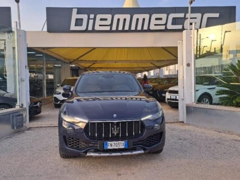 Usata Maserati Levante GranLusso 275 CV (202 kW) 2018 Blu metallizzato SUV