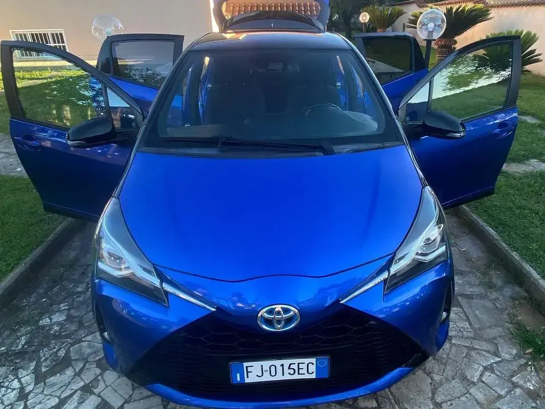 Usata Toyota Yaris Hybrid Edition 73 CV (53 kW) 2017 Blu/azzurro Berlina