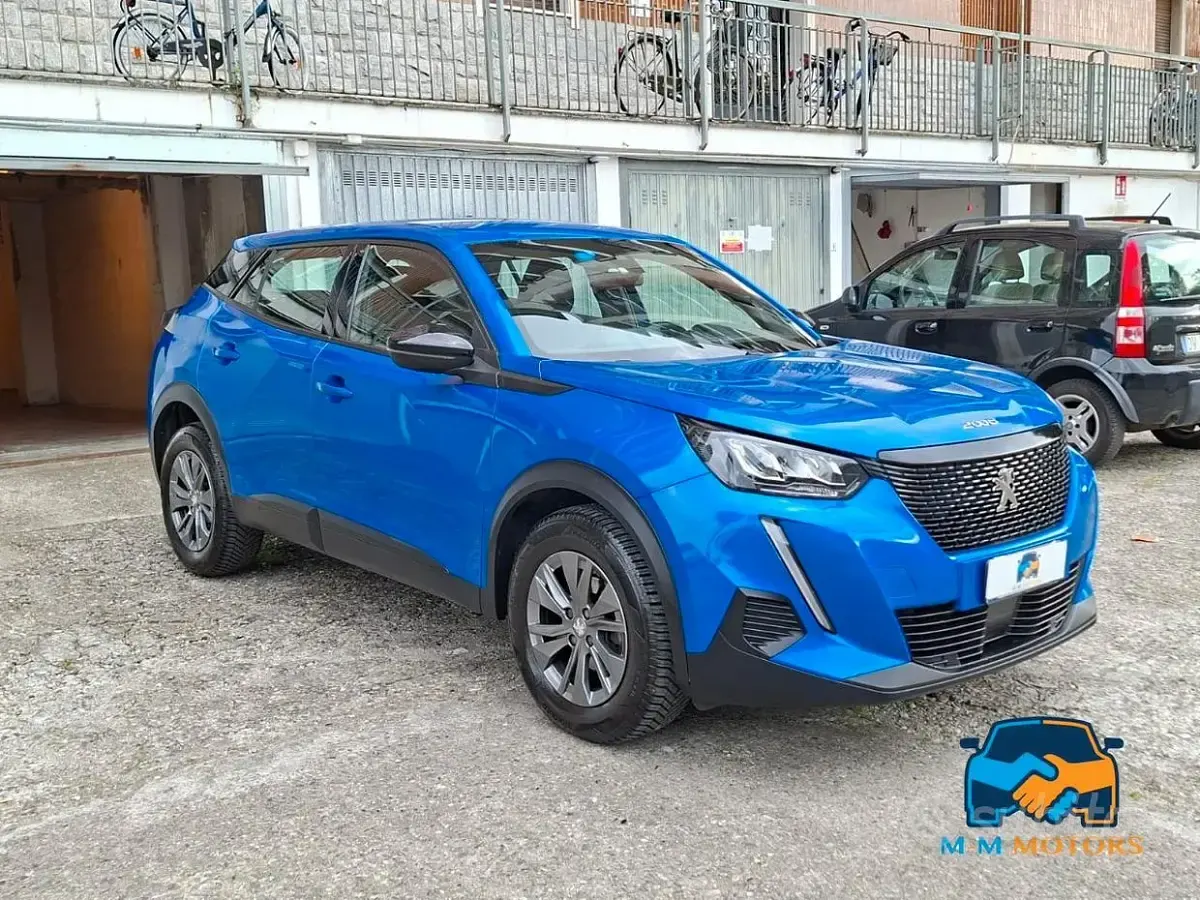 Usata Peugeot 2008 Allure 102 CV (75 kW) 2023 Blu SUV