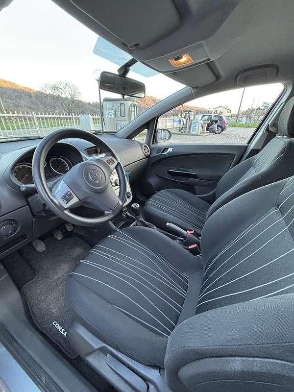 Usata Opel Corsa Swing 54 CV (39 kW) 2009 Berlina