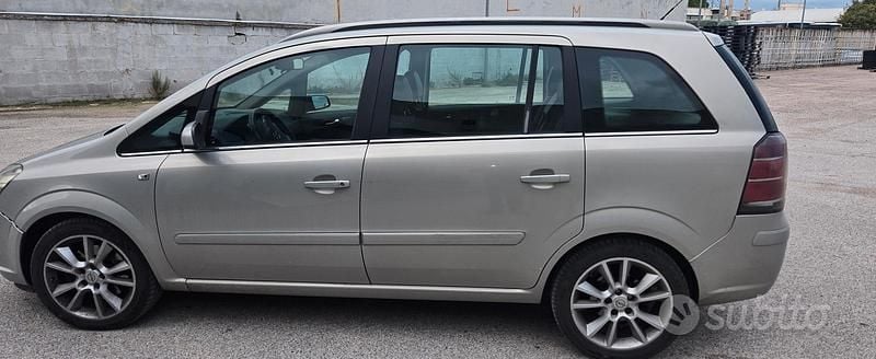 Usata Opel Zafira 82 CV (60 kW) 2006 Giallo Monovolume