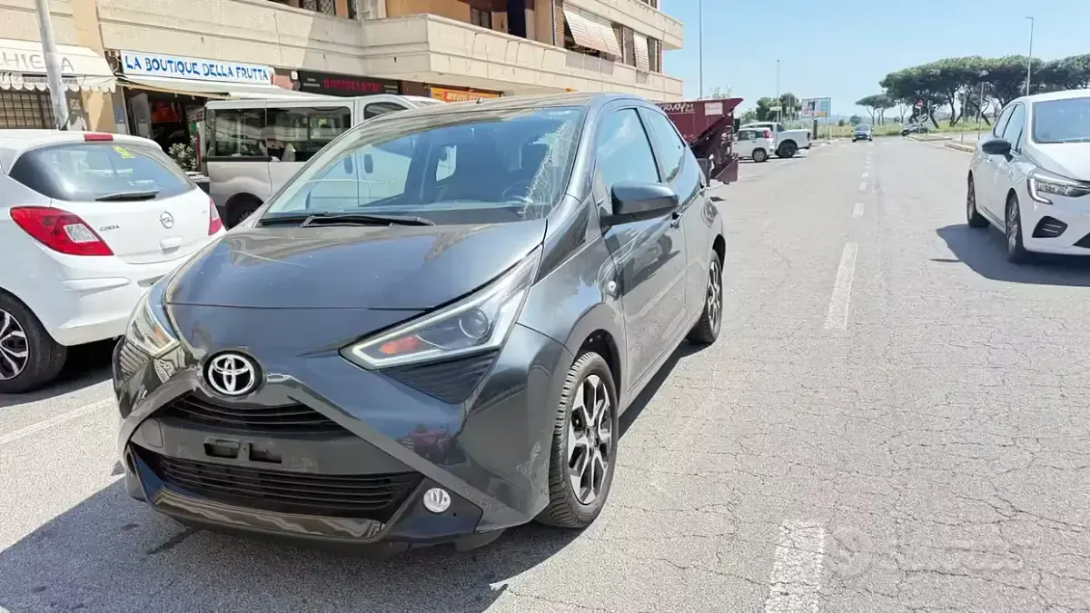 Usata Toyota Aygo X-play 72 CV (52 kW) 2019 Grigio Utilitaria