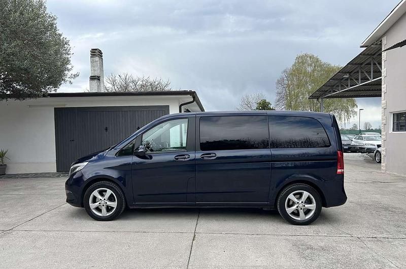 Usado Mercedes V200 136 CV (100 kW) 2016 Azul Monovolumen