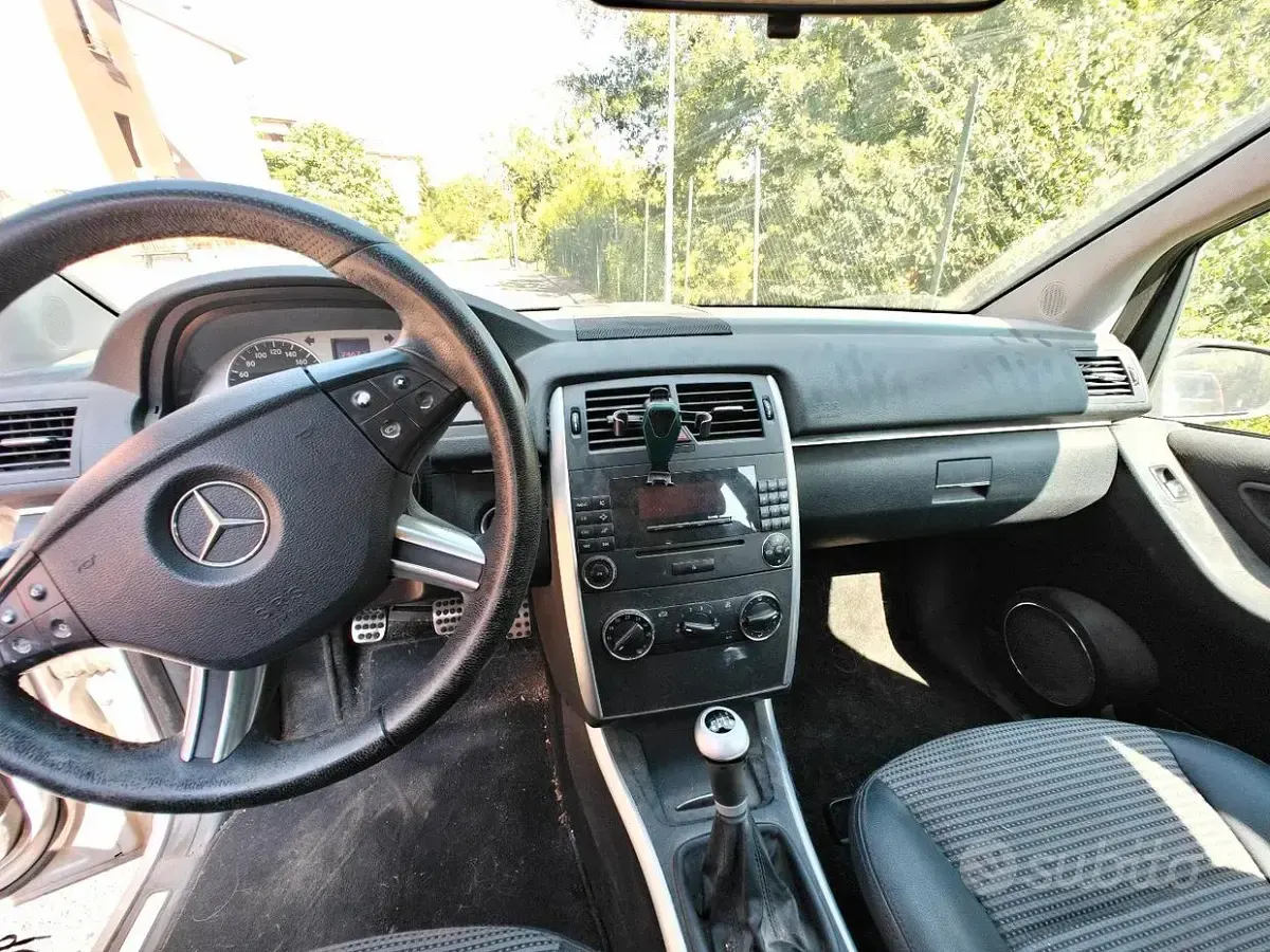 Usata Mercedes B180 109 CV (80 kW) 2007 Grigio Monovolume