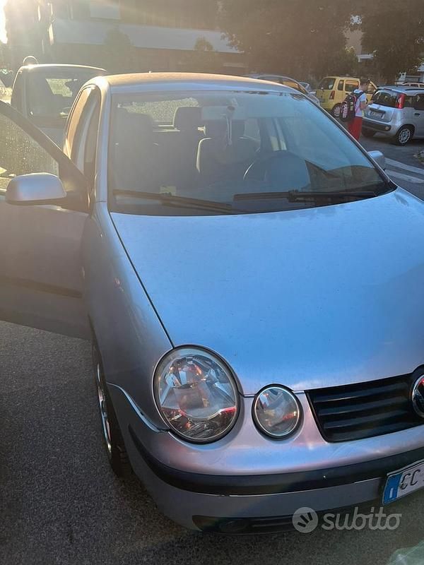 Grigio Usata 2002 VW Polo Tre volumi | 1400 € - Immagine 1/4