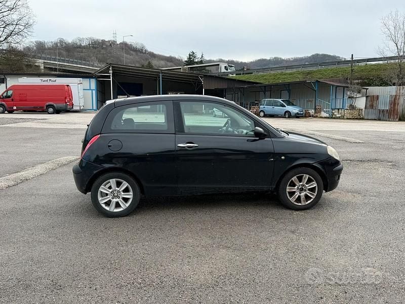 Usata Lancia Ypsilon 60 CV (44 kW) 2005 Nero Utilitaria