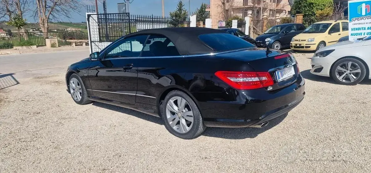 Usata Mercedes E220 170 CV (125 kW) 2012 Nero Cabrio