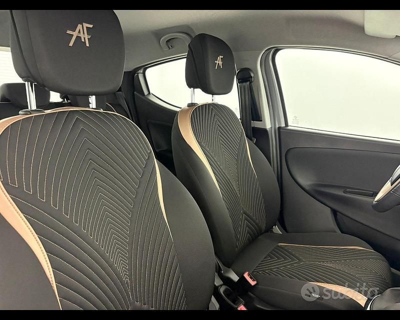 Usata Lancia Ypsilon S 69 CV (50 kW) 2022 Grigio Utilitaria