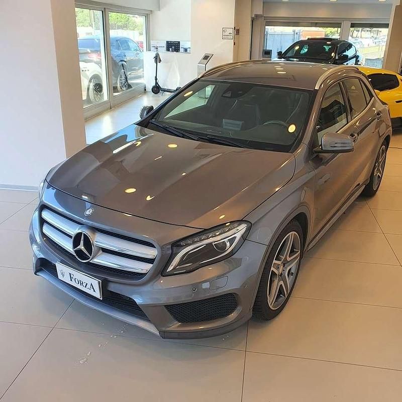 Usata Mercedes GLA200 156 CV (114 kW) 2016 Grigio medio metallizzato SUV
