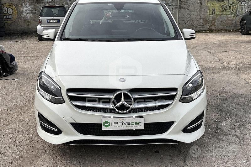 Usata Mercedes B200 136 CV (100 kW) 2015 Bianco Monovolume
