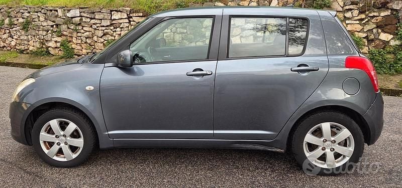 Usata Suzuki Swift GL 91 CV (66 kW) 2010 Grigio Utilitaria