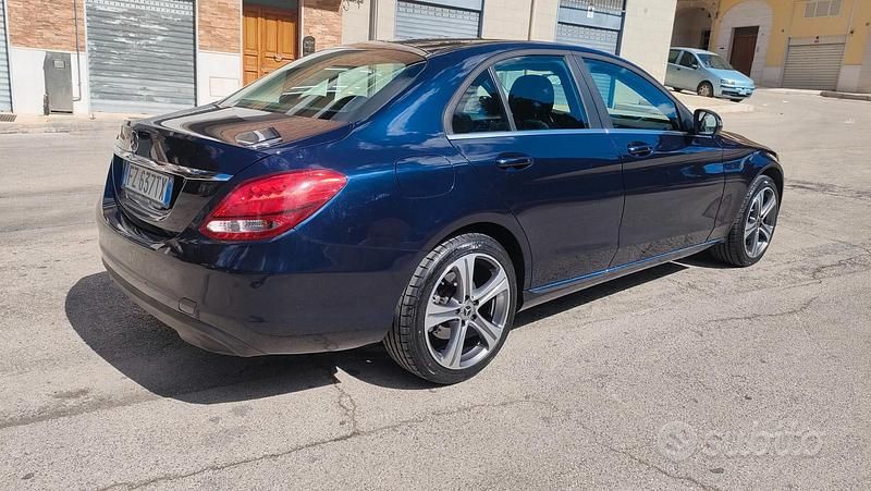 Usata Mercedes C180 Business 122 CV (89 kW) 2019 Blu Berlina
