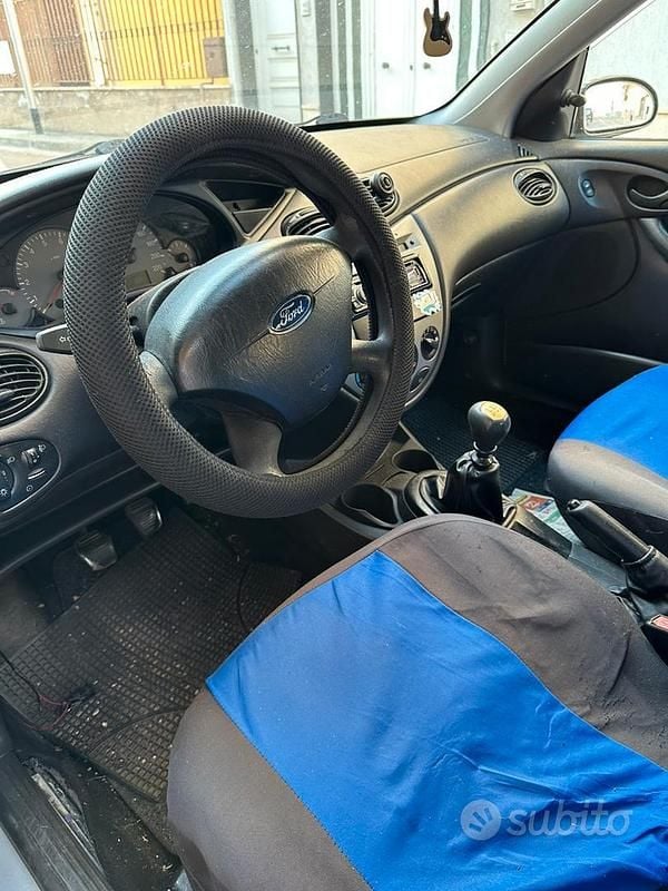Begagnad Ford Focus 100 HK (73 kW) 2002