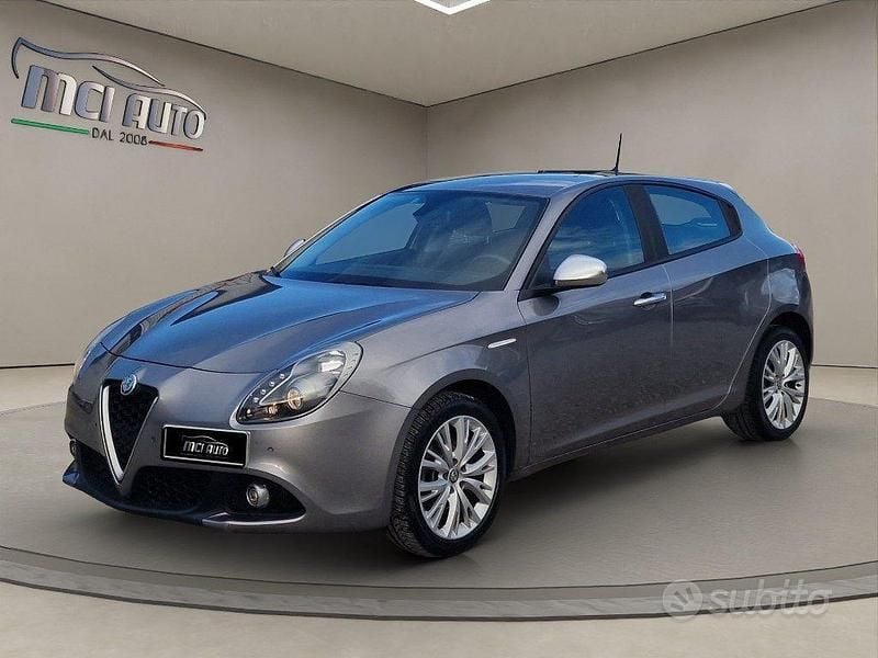 Grigio Usata 2017 Alfa Romeo Giulietta Super Tre volumi | 11.990 € (Buon prezzo) - Immagine 1/4