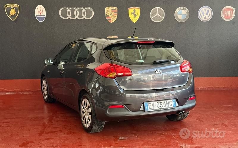 Usata Kia Ceed 90 CV (66 kW) 2014 Nero Utilitaria