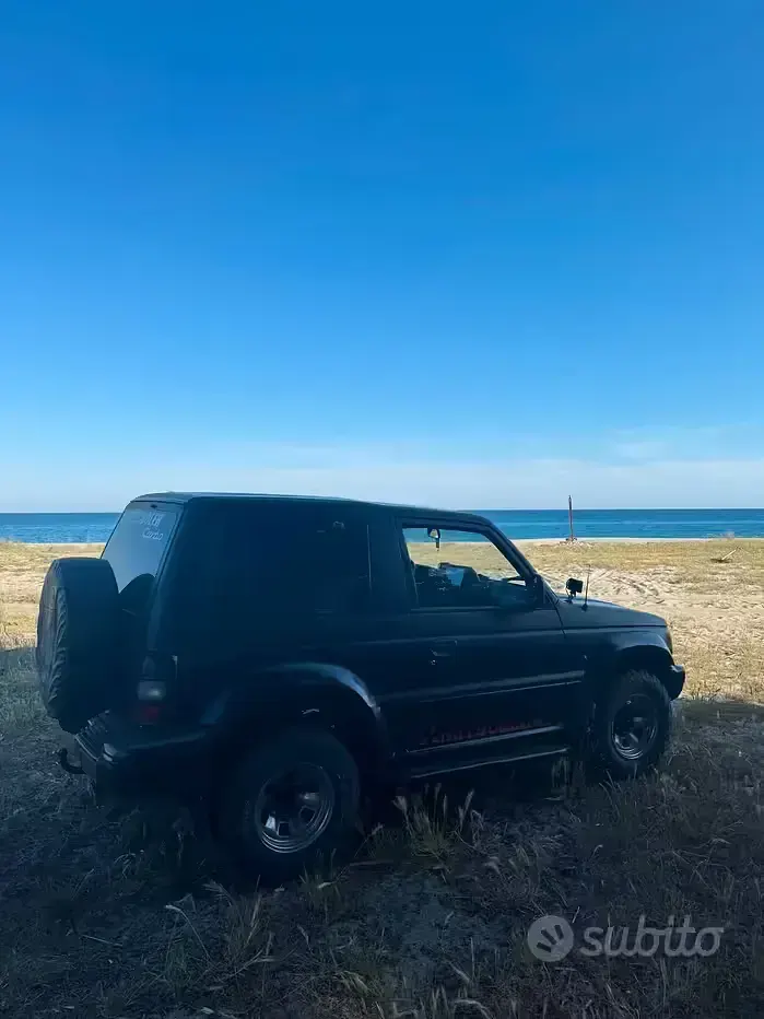 Usata Mitsubishi Pajero 100 CV (73 kW) 1991 Nero SUV
