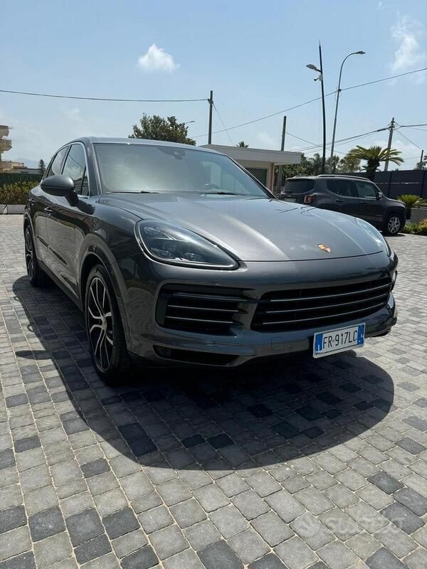 Usata Porsche Cayenne 339 CV (249 kW) 2019 Grigio SUV