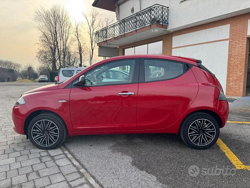 Usata Lancia Ypsilon S 70 CV (51 kW) 2023 Rosso Utilitaria