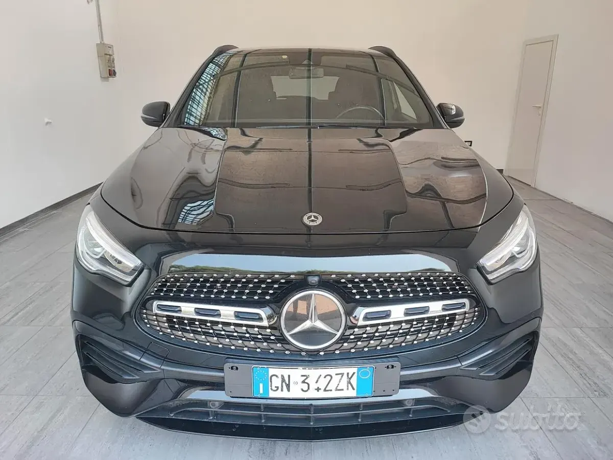 Usata Mercedes GLA200 Premium 150 CV (110 kW) 2023 Nero SUV