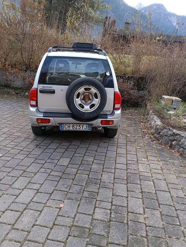 Usata Suzuki Grand Vitara 94 CV (69 kW) 2003 Argento SUV