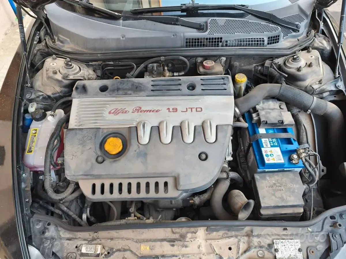 Usata Alfa Romeo 147 Progression 120 CV (88 kW) 2005 Nero Utilitaria
