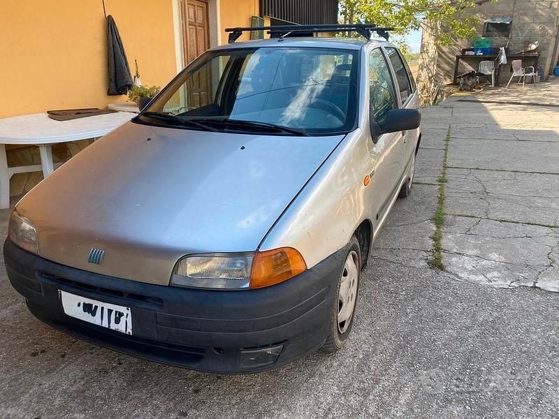 Grigio Usata 1998 Fiat Punto Due volumi | 700 € (Ottimo prezzo) - Immagine 1/4