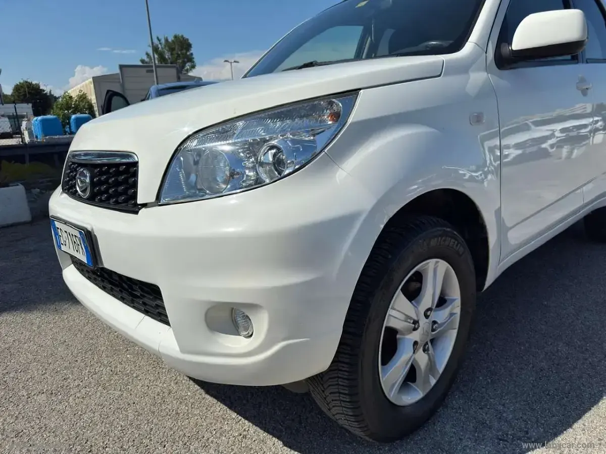 Usata Daihatsu Terios 105 CV (77 kW) 2011 Bianco SUV