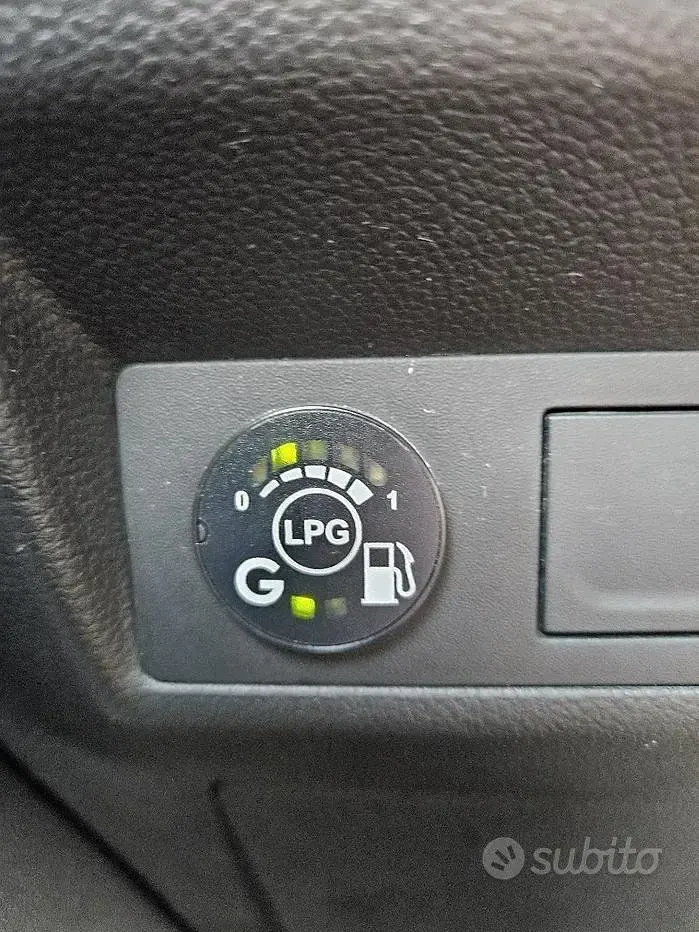 Usata Renault Captur Intens 101 CV (74 kW) 2020 Grigio SUV