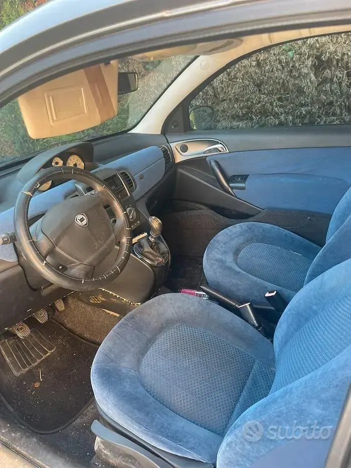 Usata Lancia Ypsilon 60 CV (44 kW) 2006 Grigio Utilitaria