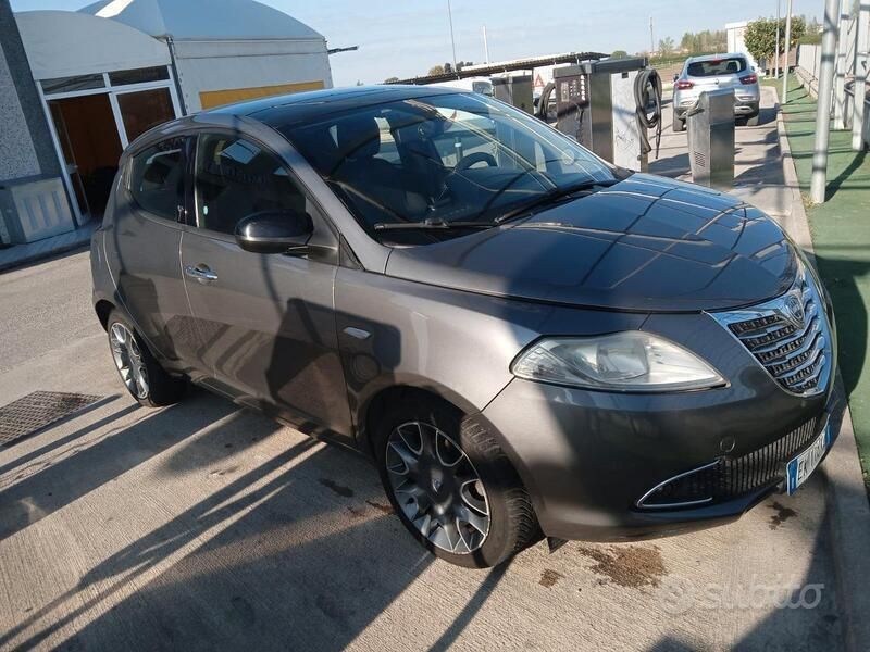 Usata Lancia Ypsilon 69 CV (50 kW) 2015 Utilitaria