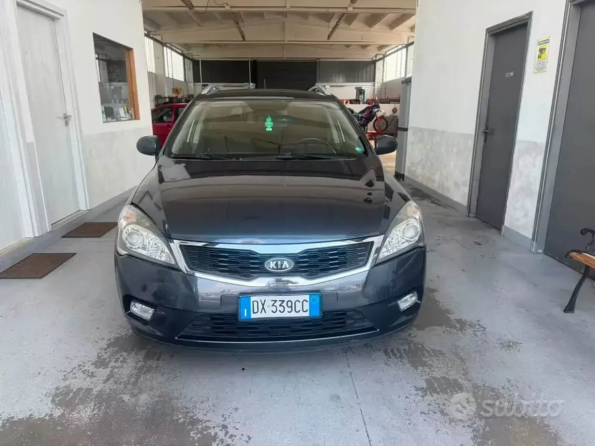 Usata Kia Ceed LX 109 CV (80 kW) 2009 Grigio Utilitaria