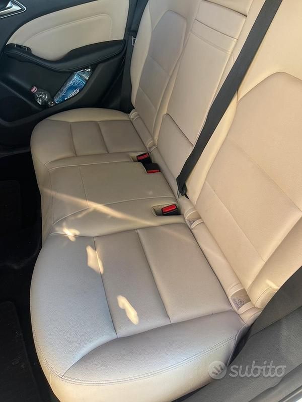 Usata Mercedes B180 116 CV (85 kW) 2013 Bianco Utilitaria