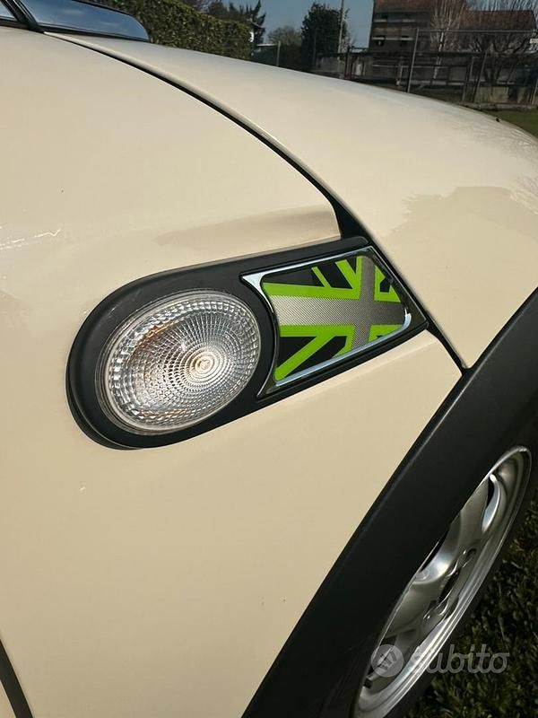 Begagnad Mini ONE 75 HK (55 kW) 2010 Vit Halvkombi