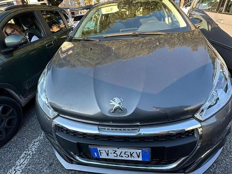 Usata Peugeot 208 Signature Sky 83 CV (61 kW) 2019 Grigio Utilitaria