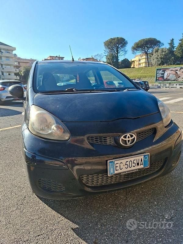 Nero Usata 2009 Toyota Aygo Due volumi | 1950 € (Super prezzo) - Immagine 1/4