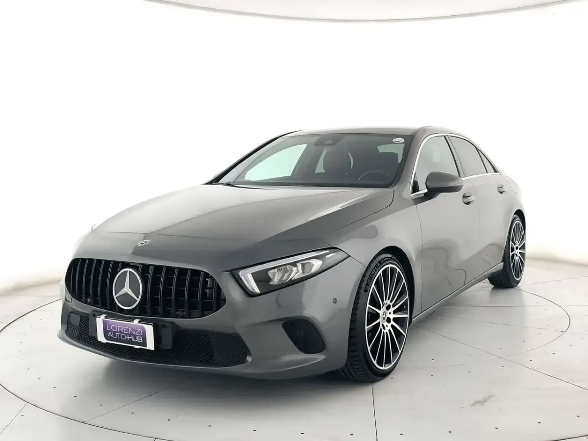 Usata Mercedes A200 163 CV (119 kW) 2019 Grigio scuro metallizzato Berlina