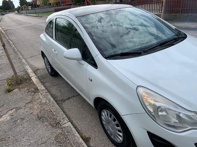 Usata Opel Corsa 75 CV (55 kW) 2012 Bianco Furgone