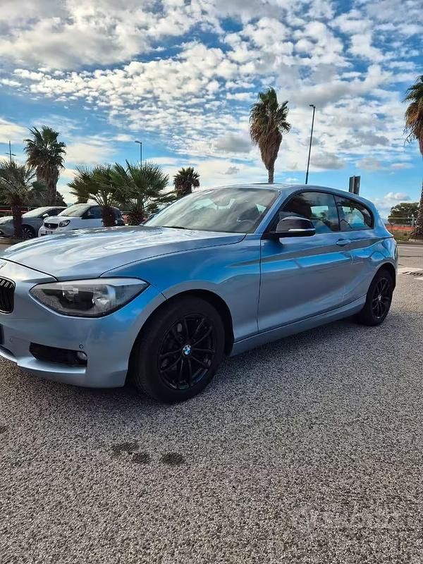 Usata BMW 118 Efficient Dynamics 143 CV (105 kW) 2013 Blu Utilitaria