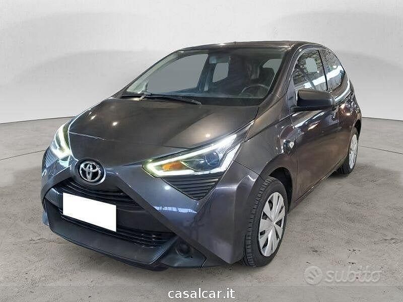 Usata Toyota Aygo Business Edition 72 CV (52 kW) 2021 Nero Utilitaria