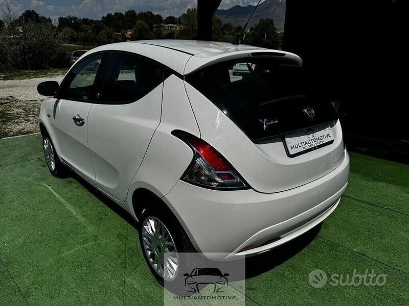 Usata Lancia Ypsilon 80 CV (58 kW) 2017 Bianco Utilitaria