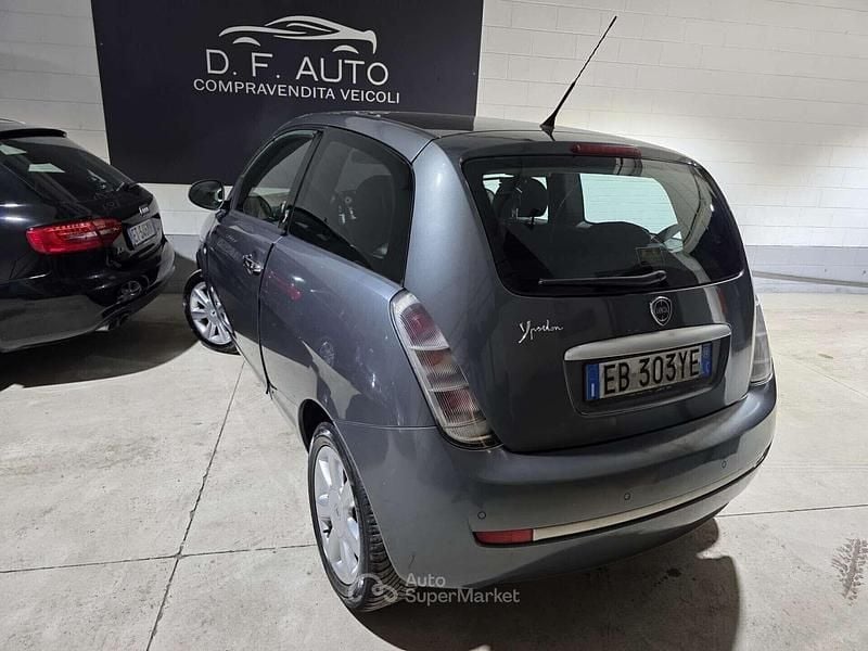 Usata Lancia Ypsilon 77 CV (56 kW) 2010 Grigio Utilitaria