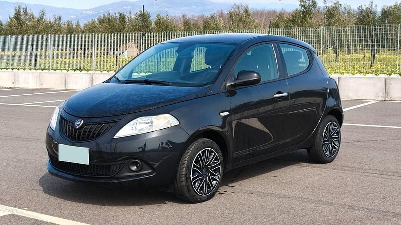 Usata Lancia Ypsilon S 69 CV (50 kW) 2024 Nero Utilitaria