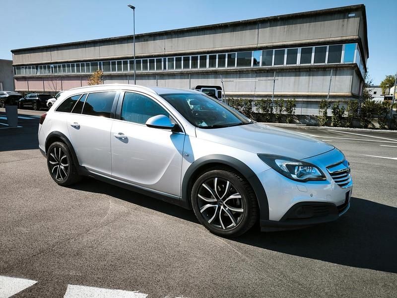 Usata Opel Insignia Country Tourer 163 CV (119 kW) 2015 Grigio Station wagon